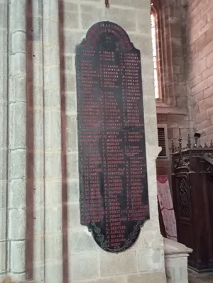 Plaque aux Morts de l'Église Notre-Dame-de-l'Assomption à Quimperlé