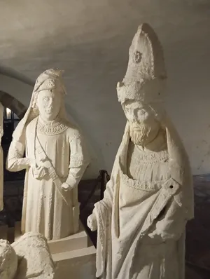 Groupe sculpté : Mise au tombeau dans l'Église Sainte-Croix de Quimperlé