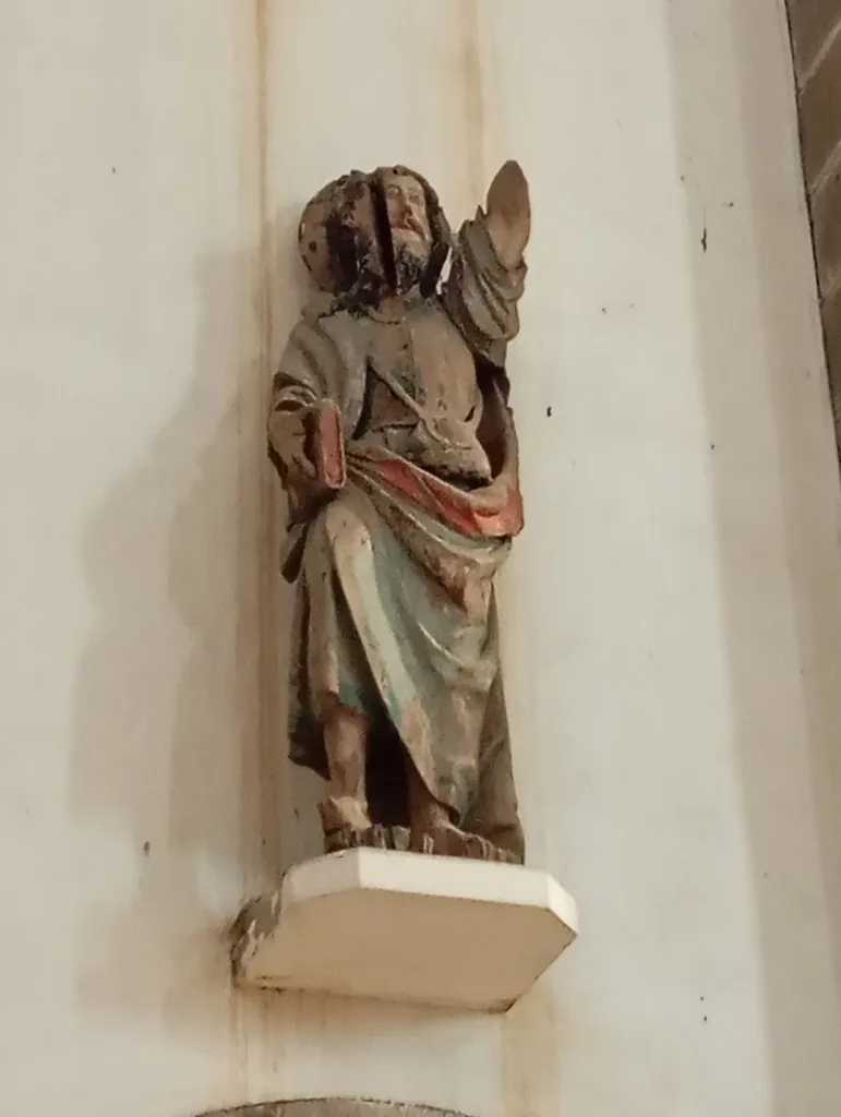 Statue de Saint-Jacques-le-Majeur dans l'Église Sainte-Croix de Quimperlé