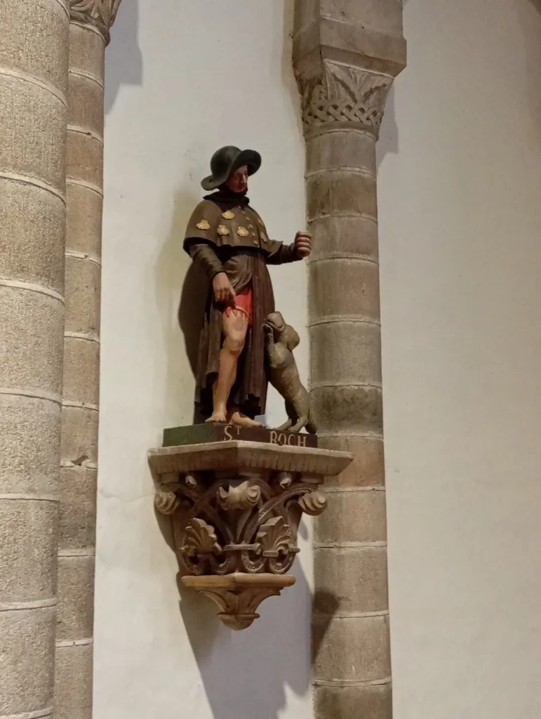 Groupe sculpté : Saint-Roch et son chien dans l'Église Sainte-Croix de Quimperlé