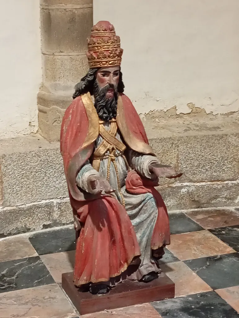 Statue du Père éternel dans l'Église Sainte-Croix de Quimperlé