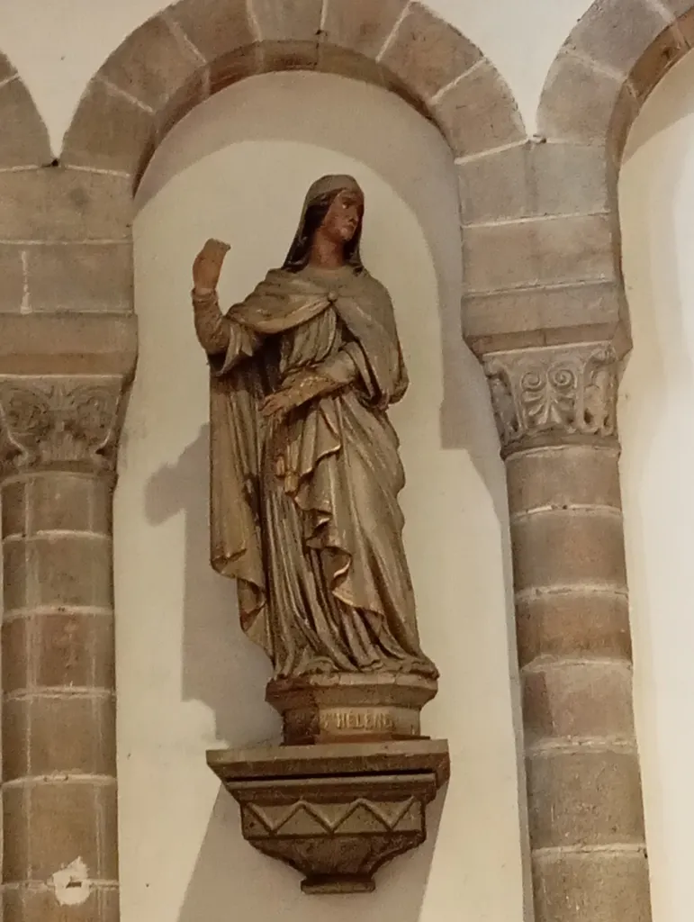 Statue de Sainte-Hélène dans l'Église Sainte-Croix de Quimperlé