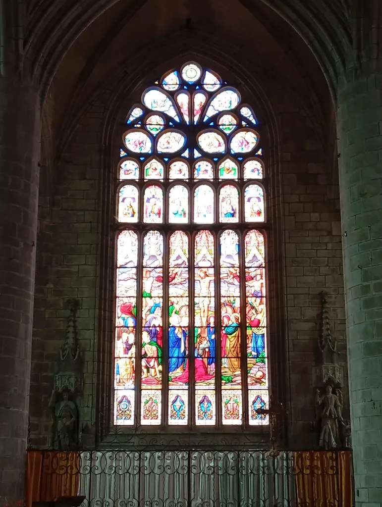 Vitrail Baie 0 dans l'Église Notre-Dame-de-l'Assomption de Quimperlé