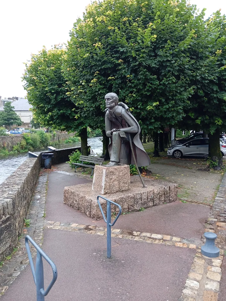 Statue de Théodore Hersart de la Villemarqué à Quimperlé